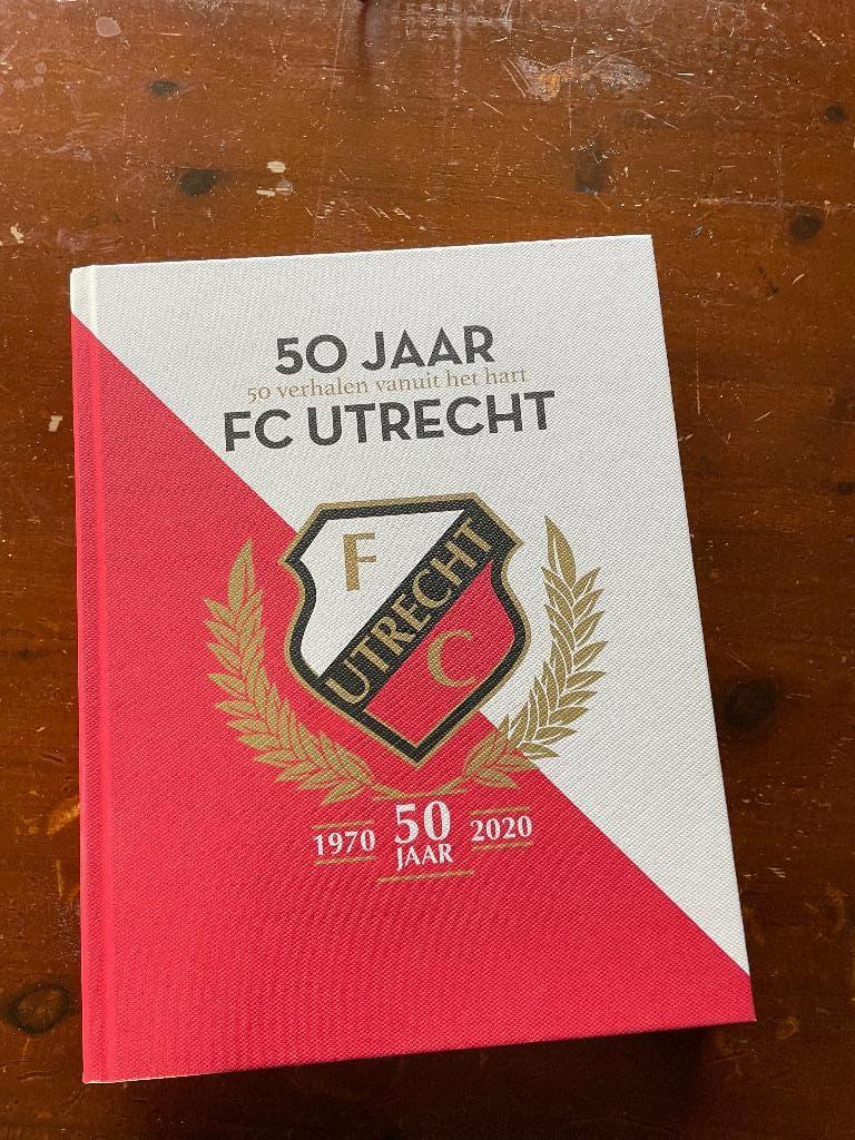 FC Utrecht boeken, Verzamelen, Sportartikelen en Voetbal, Ophalen of Verzenden, Zo goed als nieuw, Overige binnenlandse clubs