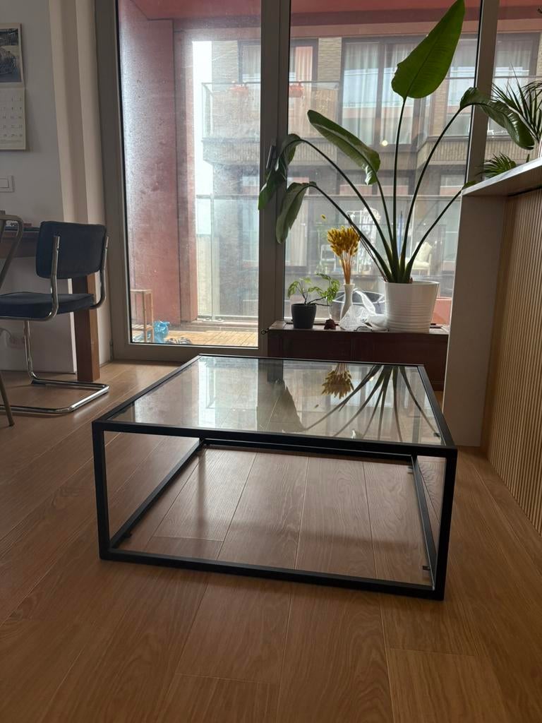 Black metal and glass table, Huis en Inrichting, Tafels | Salontafels, Ophalen, 50 tot 100 cm, Zo goed als nieuw, Minder dan 50 cm
