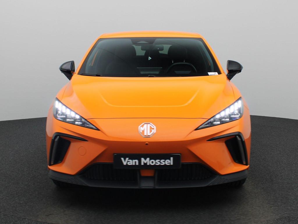 MG MG4 64 kWh Luxury | Apple Carplay & Android Auto | elektr, Auto's, MG, Automaat, 12 maanden, Gebruikt, Elektrische ramen
