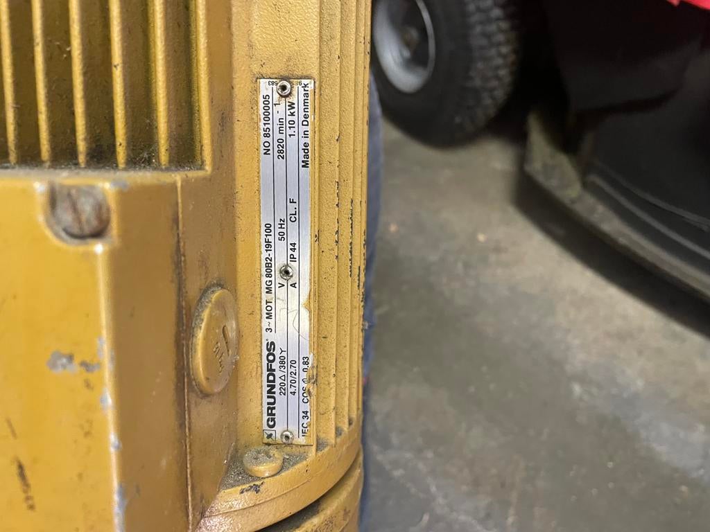 Te koop 2x Grundfos waterpomp, Ophalen, Gebruikt