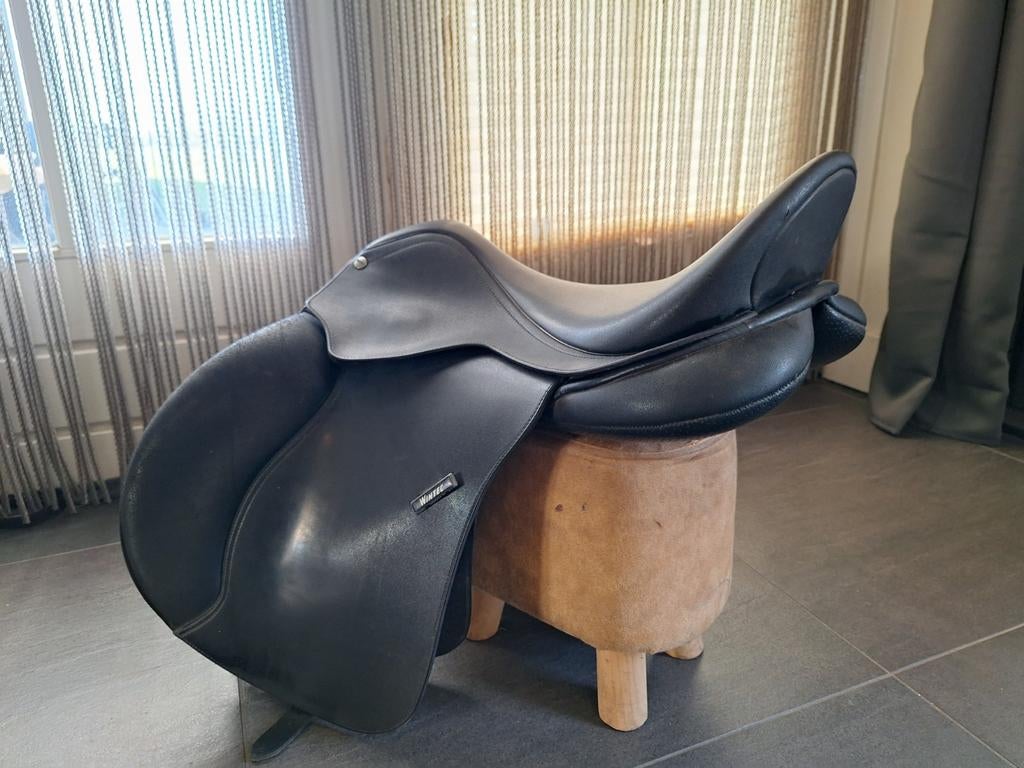 Wintec 500 veelzijdigheidszadel met zwarte boom 17,5 inch, Ophalen