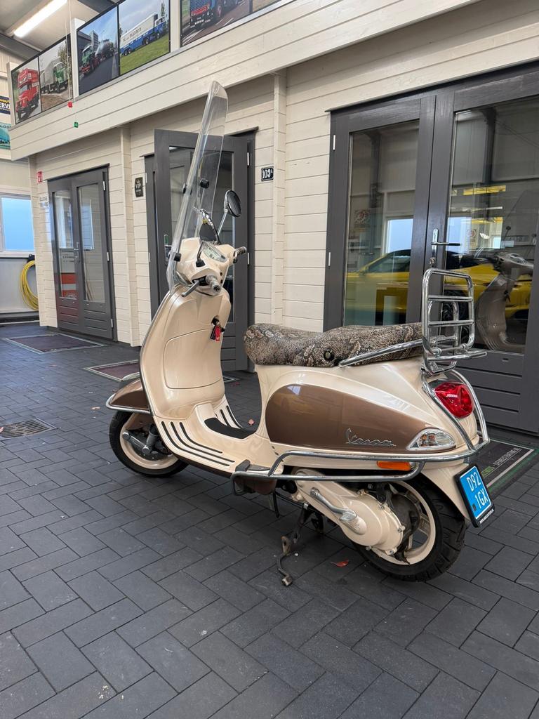 Vespa LX 50 2T, 4000 km, bouwjaar 2009, unieke kleur!, Ophalen, Tweetakt, Gebruikt, Maximaal 45 km/u