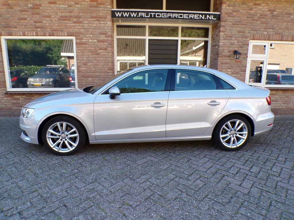Audi A3 Limousine 1.4 TFSI CoD Attraction Pro Line Plus, Stof, Gebruikt, 4 cilinders, Origineel Nederlands