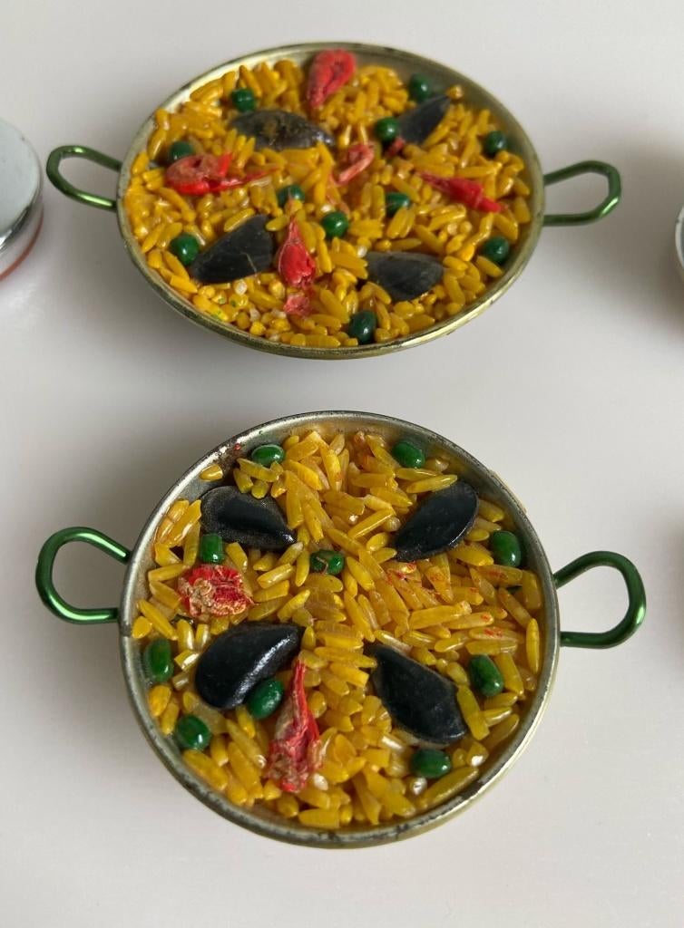 VINTAGE Magneten Paella Pan Ketel Leuk voor in Poppenhuis !, Ophalen of Verzenden, Gebruikt, Gebruiksvoorwerp