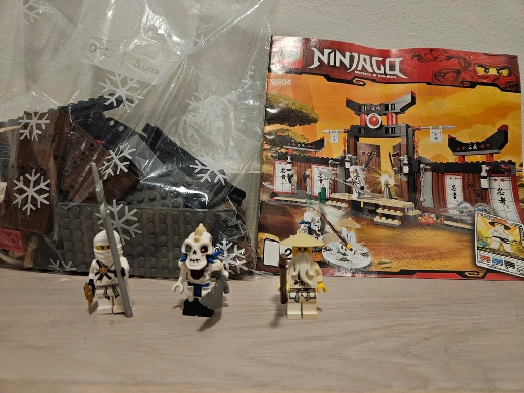 Lego ninjago 2504 Spinjitzu Dojo, Ophalen of Verzenden, Zo goed als nieuw, Complete set, Lego