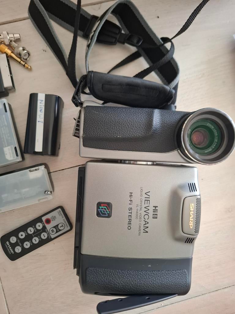 Sharp videocamera met 3 batterijen en afstandsbediening, Overige merken, Overige soorten, Ophalen of Verzenden, Niet werkend