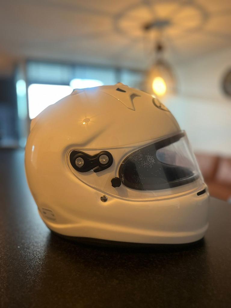 Nieuwe ongespoten arai GP7 helm maat M te koop!, Sport en Fitness, Karting, Ophalen of Verzenden, Nieuw, Kart