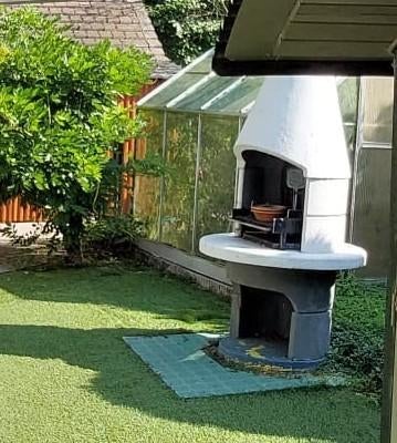 Betonnen barbecue, Ophalen