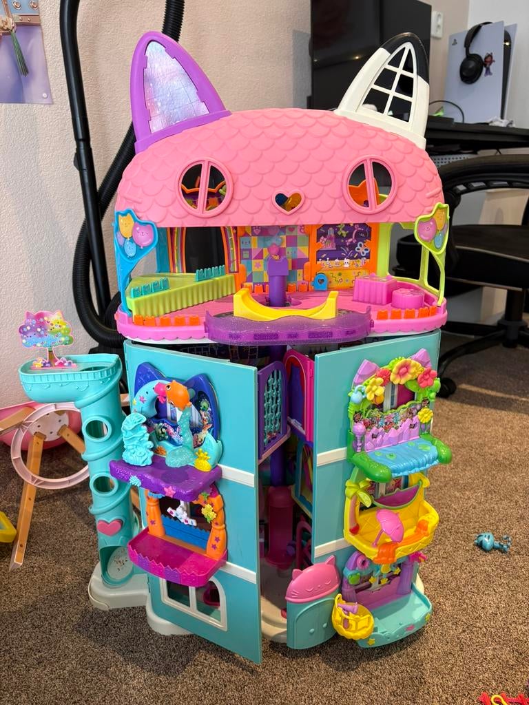 Gabby’s dollhouse + accessoires/balkonnetjes/kamers/boot, Ophalen, Gebruikt, Jongen of Meisje