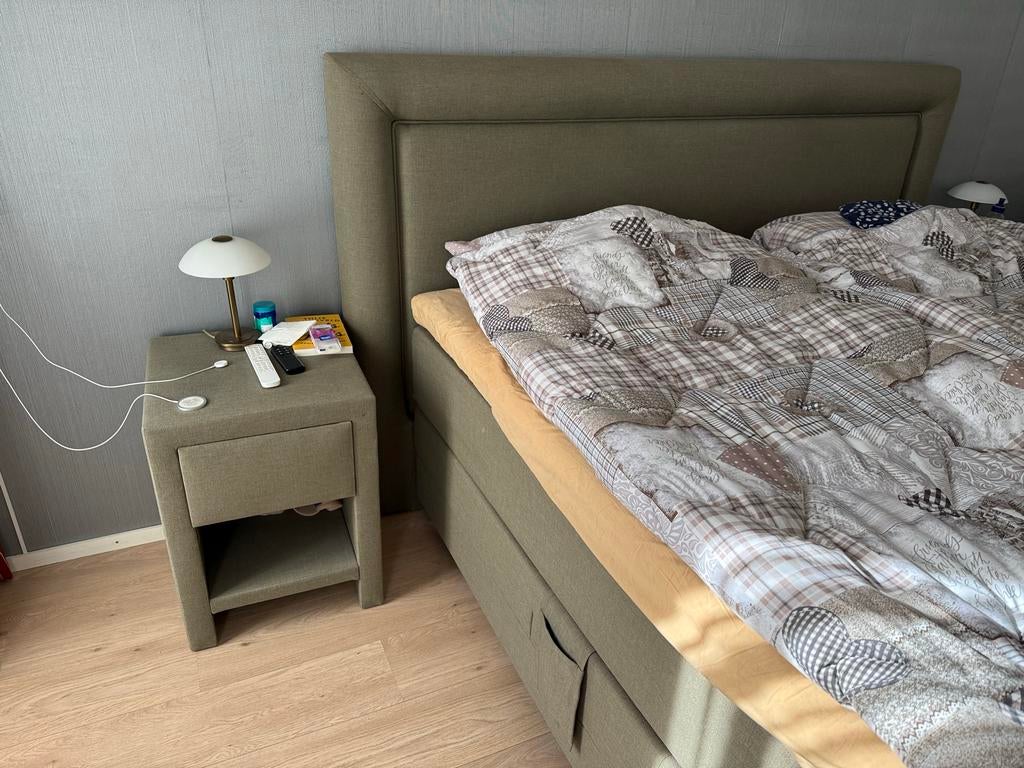 Swisse Sense tweepersoonsbed met verstelbare bedden, Gebruikt, Bruin, Duurste versie van swiss sense, 210 cm