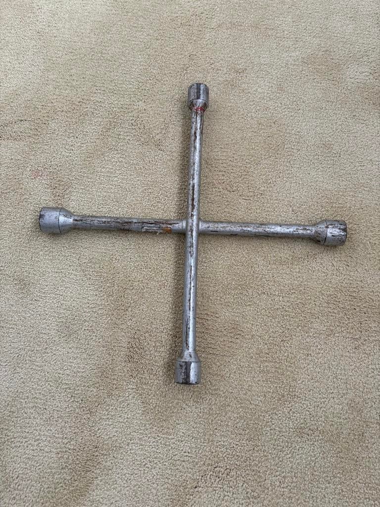 Kruissleutel voor bv caravan, Ophalen, Zo goed als nieuw