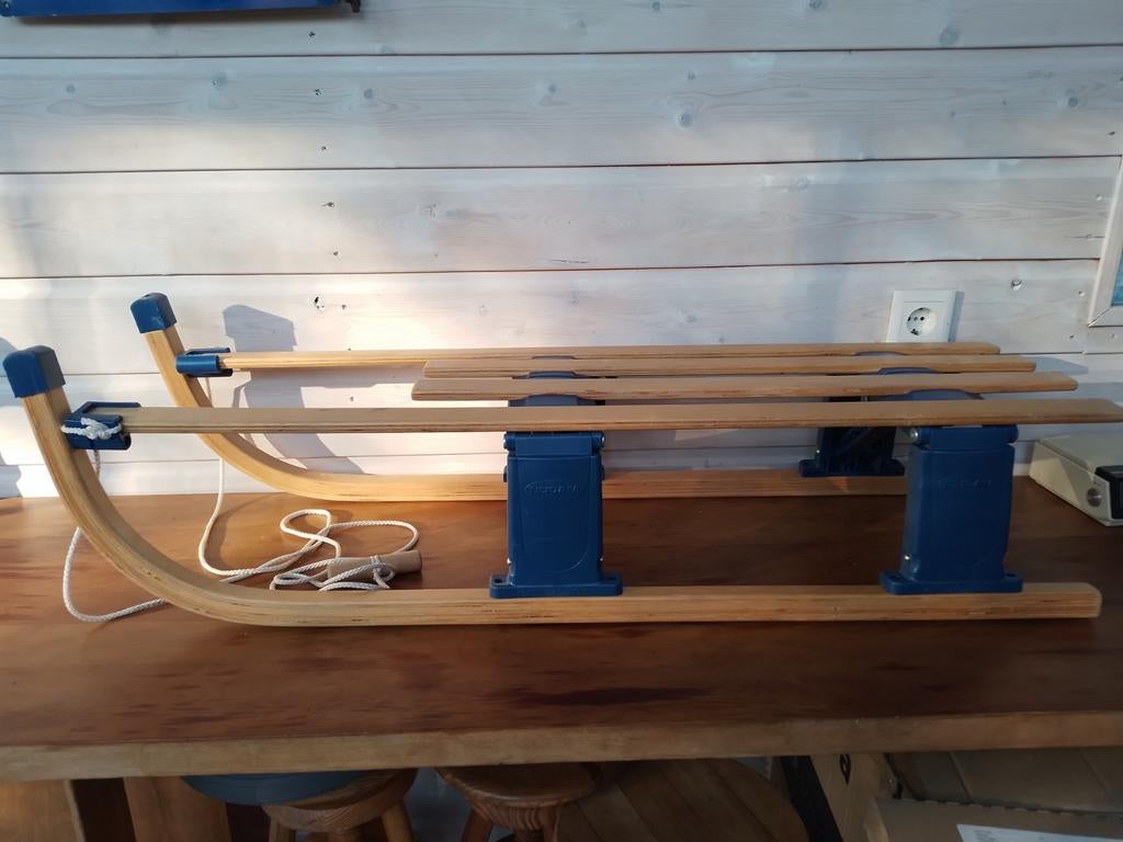 Nijdam inklapbare slee - Houten slee met kunststof onderstel, Ophalen of Verzenden, Gebruikt, Hout