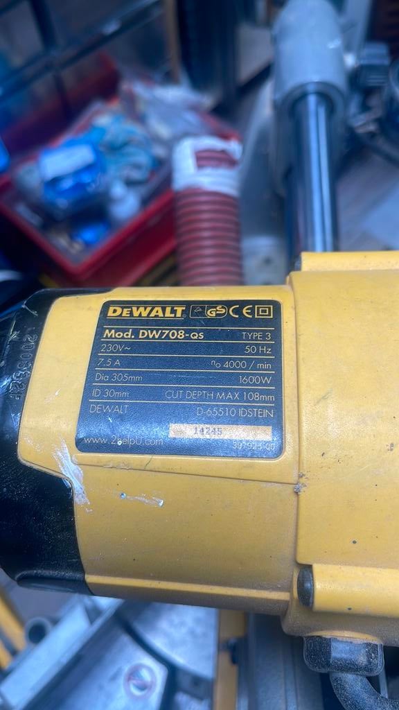 Af kortzaag de walt, Doe-het-zelf en Verbouw, Gereedschap | Zaagmachines, Ophalen, Zo goed als nieuw, Afkortzaag, 30 tot 70 mm