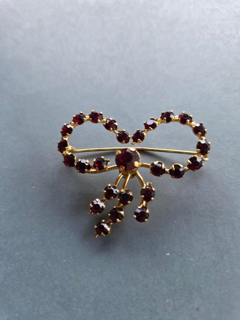 oude broche strik, Sieraden, Tassen en Uiterlijk, Broches, Overige materialen, 4 tot 7 cm, Verzenden, Zo goed als nieuw