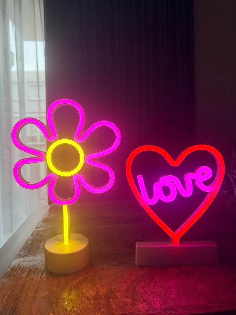 Neon LED lampen: Bloem & Hart (Love), Ophalen, Zo goed als nieuw