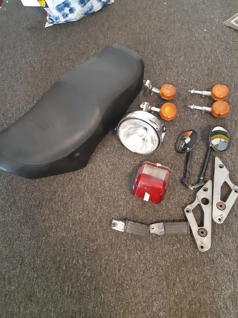 Onderdelen Yamaha XJ 750 Maxim: Zadel, Koplamp, Knipperlicht, Ophalen of Verzenden