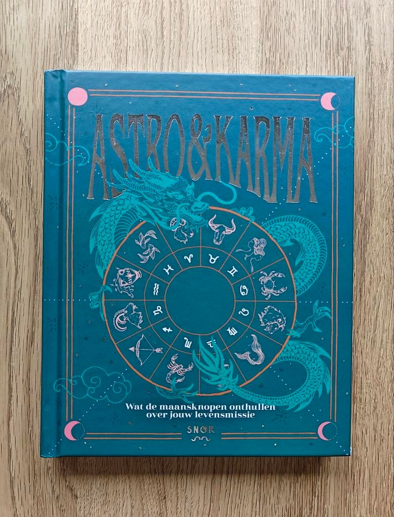 Viola Robbemondt - Astro en Karma, Achtergrond en Informatie, Astrologie, Nieuw, Ophalen of Verzenden