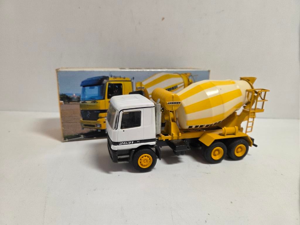 Conrad Mercedes Benz Actros betonmixer 1:50, Hobby en Vrije tijd, Modelauto's | 1:50, ., Conrad, Ophalen of Verzenden, Zo goed als nieuw