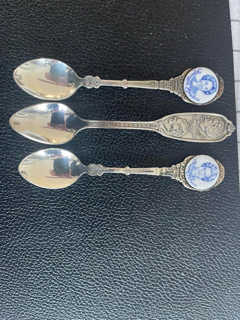 Lepeltjes konigs huis, Verzamelen, Koninklijk Huis en Royalty, Ophalen of Verzenden, Speld(je) of Lepel(tje)