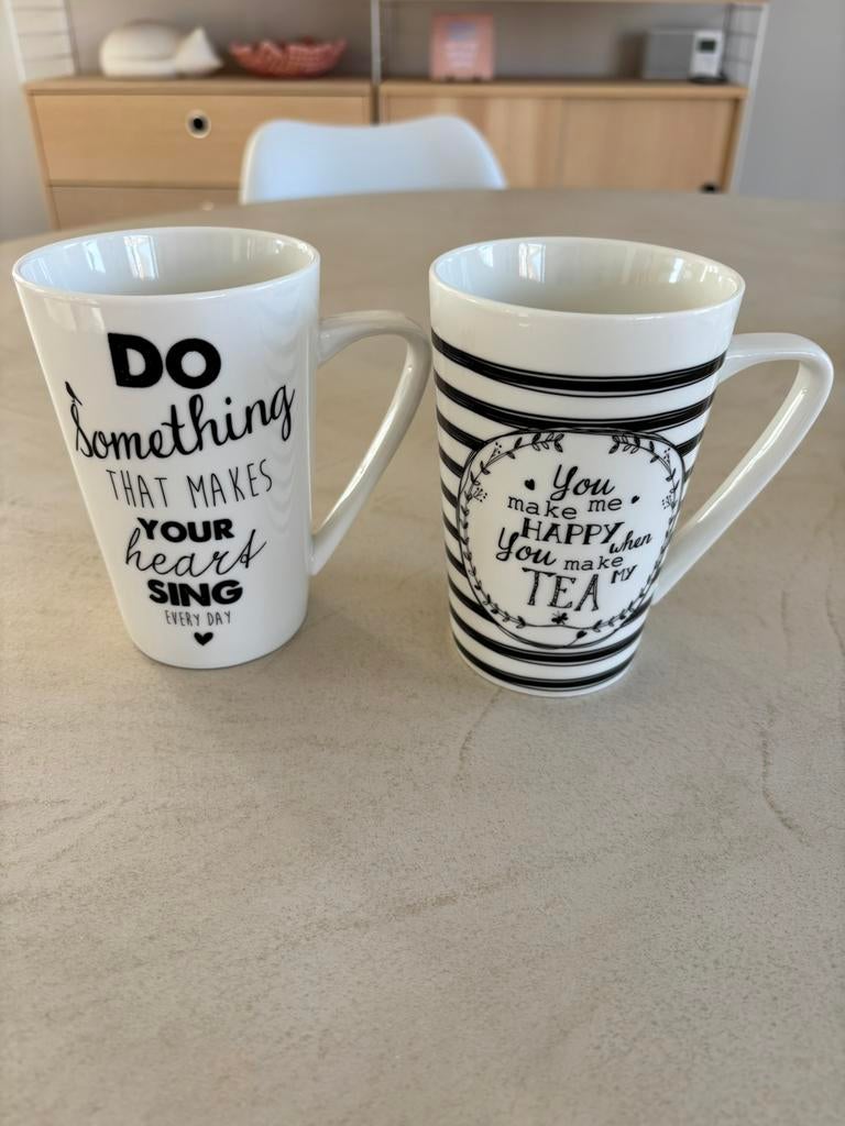 2 Dutch Rose XL mokken, Ophalen of Verzenden, Zo goed als nieuw, Overige stijlen, Kop(pen) en/of Schotel(s)