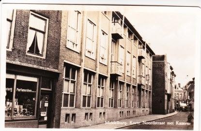 MIDDELBURG,- Korte Noordstraat met Kazerne en Drogisterij., Ophalen of Verzenden, 1940 tot 1960, Ongelopen, Zeeland