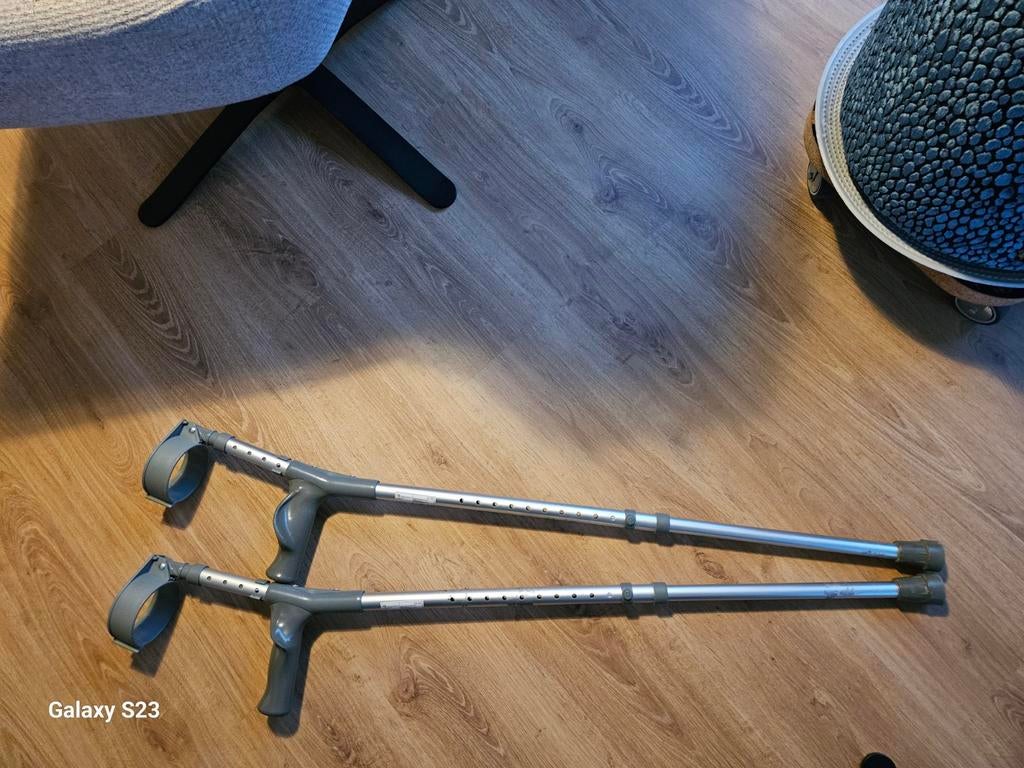 ZORG  Z.G.A.N  (KRUKKEN VERSTELBAAR) Voor €30,00, Diversen, Loopkrukken, Ophalen of Verzenden