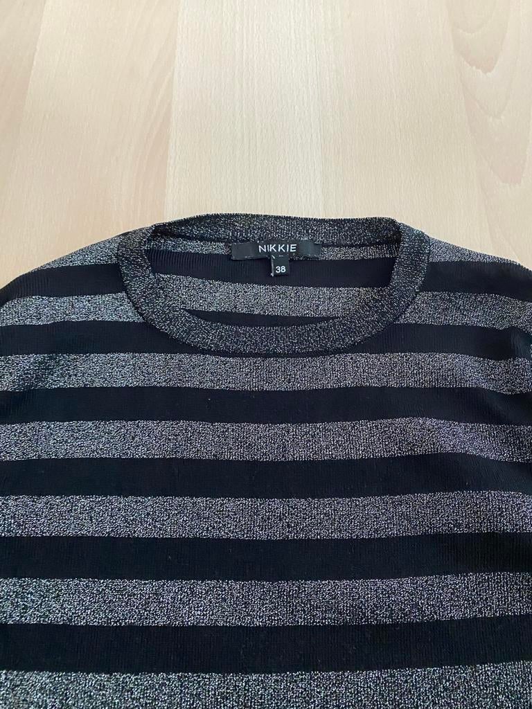 Nikkie longsleeve zwart/zilver gestreept maat 38, Maat 38/40 (M), Zwart, Ophalen of Verzenden, Zo goed als nieuw