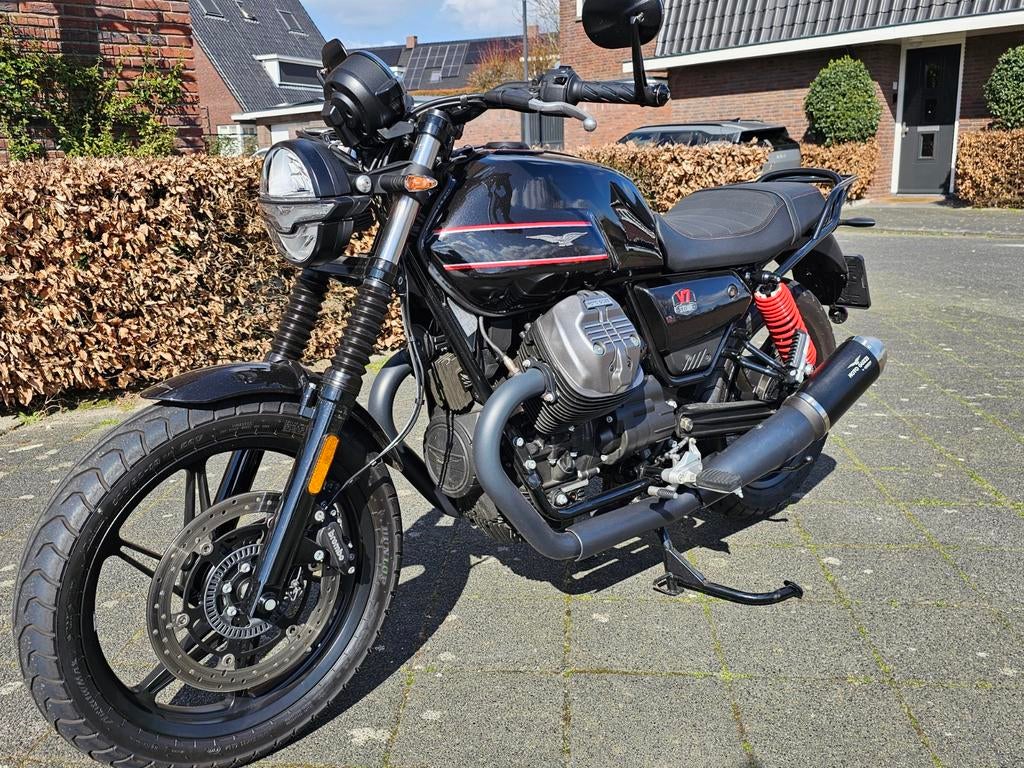 Moto Guzzi V7 special edition black, Motoren, Motoren | Moto Guzzi, 2 cilinders, Motorrijbewijs A, 900 cc, Particulier