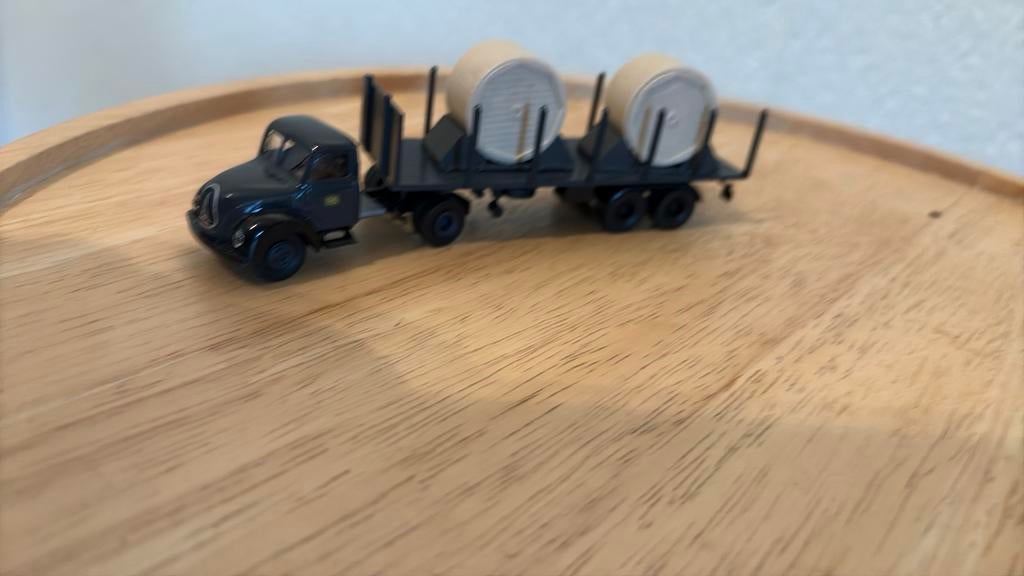 BREKINA MAGIRUS DEUTZ MET OPLEGGER. MET LADING ROLLEN. 1:87, Ophalen of Verzenden