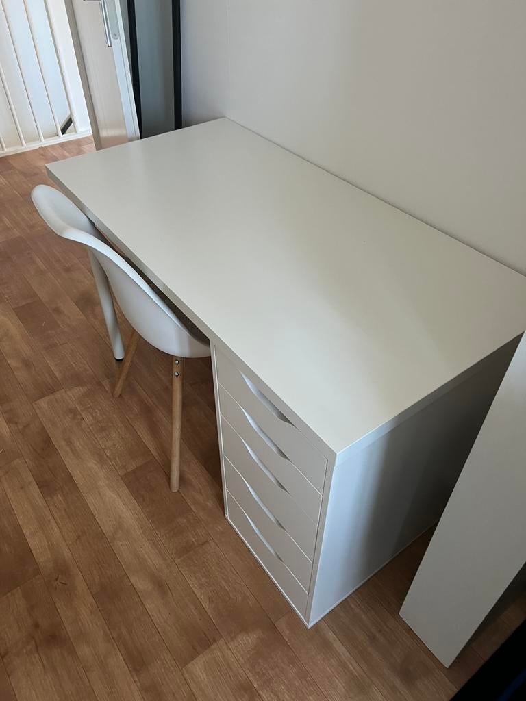 Wit bureau ikea, Ophalen, Gebruikt