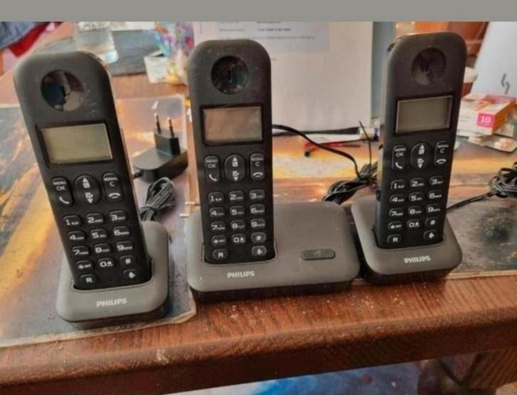 Philips D150 Trio draadloze telefoonset

Bieden zonder bat, Telecommunicatie, Vaste telefoons | Handsets en Draadloos, Ophalen of Verzenden