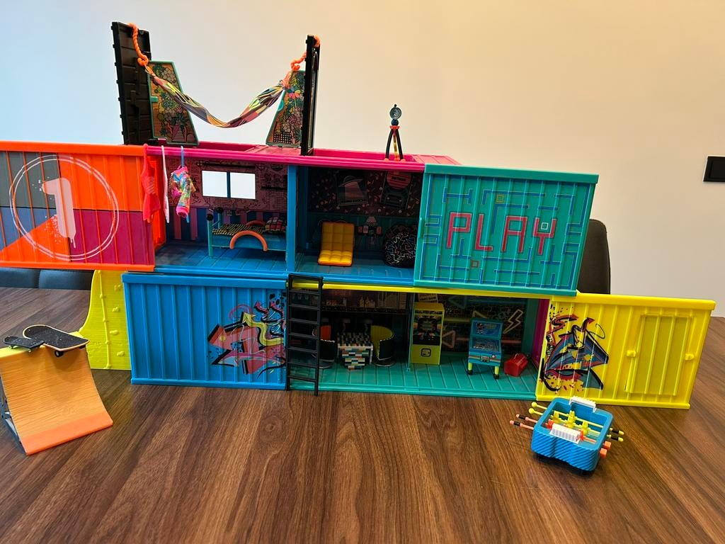 L.O.L. Clubhouse met accessoires, Ophalen of Verzenden, Zo goed als nieuw, Babypop