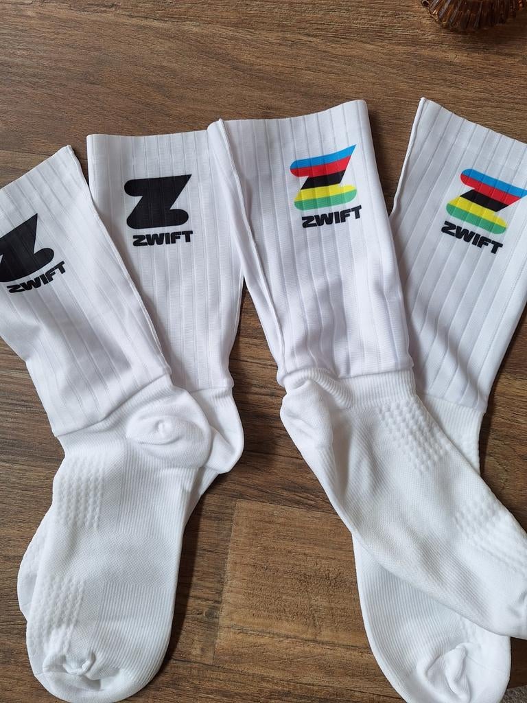 Alpecin Deceuninck Canyon Zwift aero socken

Direct van de p, Ophalen, Nieuw, Maat 43 t/m 46, Zwart