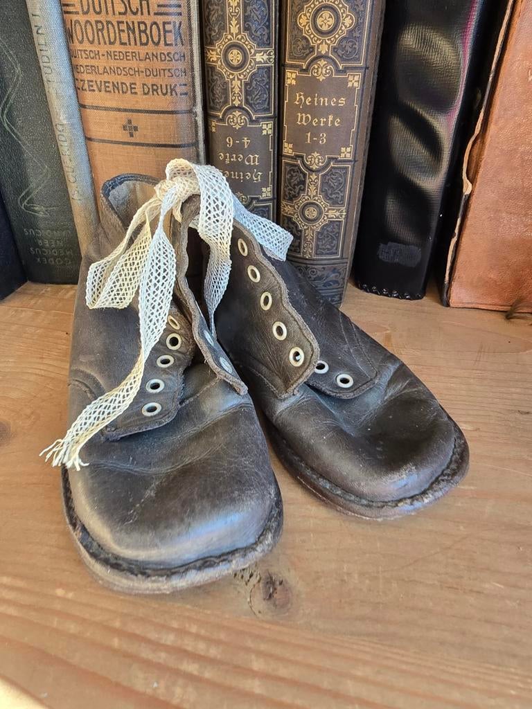 Antieke leren kinderschoentjes - Decoratie, Ophalen of Verzenden, Kinderen