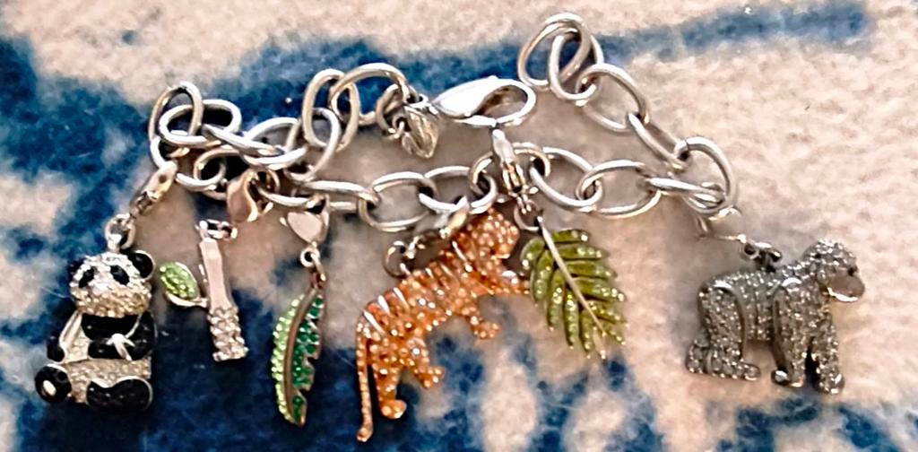 Swarovski bedelarmband met jaarstukken dieren, Overige merken, Glas of Kristal, Ophalen of Verzenden, Zo goed als nieuw