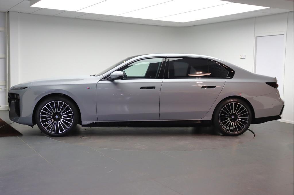 BMW i7 eDrive50 High Executive M Sport / Panoramadak / Stoel, Achterwielaandrijving, Gebruikt, Zwart, Met garantie (alle)