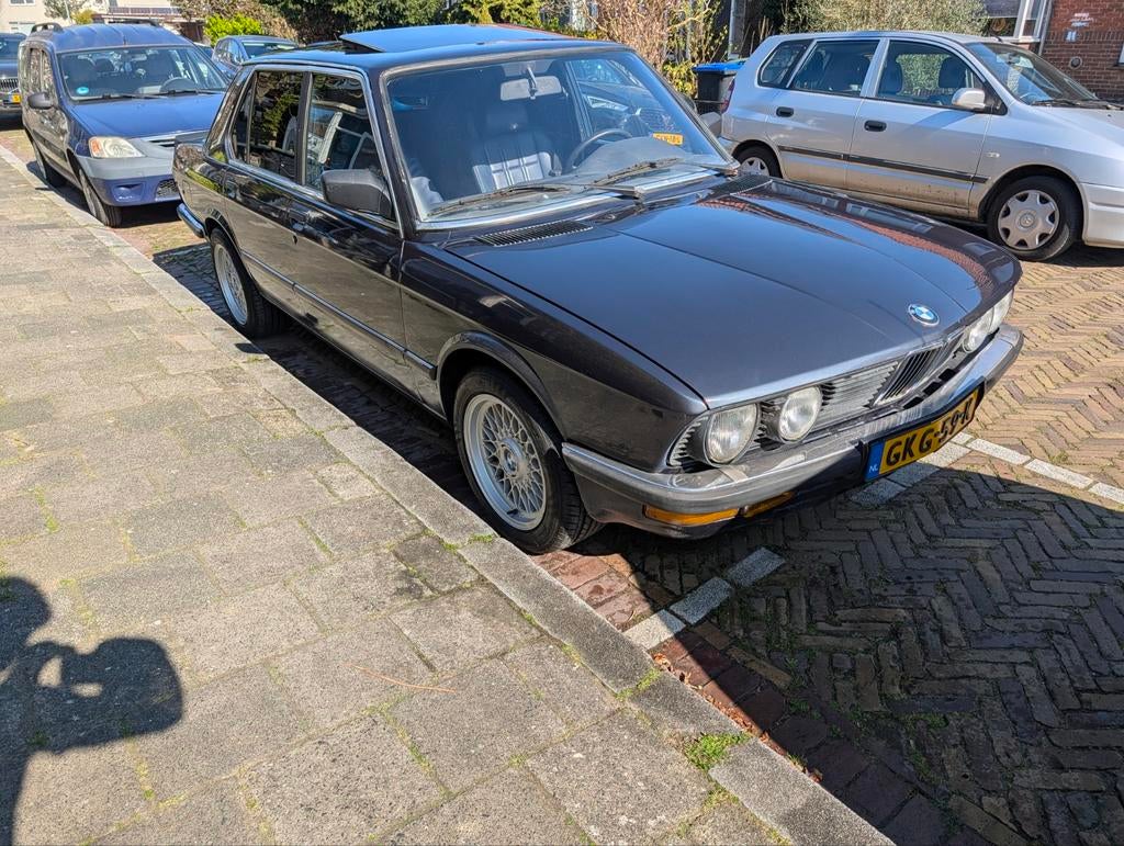 BMW 1985 524td E28 Diesel en e91 330d, Auto's, BMW, Automaat, Achterwielaandrijving, Blauw, Leder