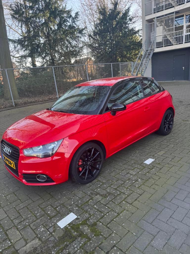 Audi A1 1.4 Tfsi 90KW 2011 Rood, Auto's, Voorwielaandrijving, A1, Zwart, 4 stoelen
