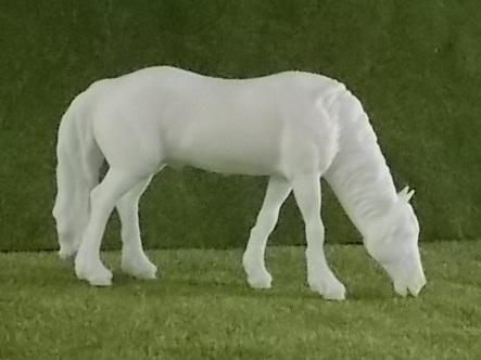 Grazende Fries 52 manen rechts, Verzamelen, Dierenverzamelingen, Ophalen of Verzenden, Nieuw, Paard, Beeldje of Figuurtje