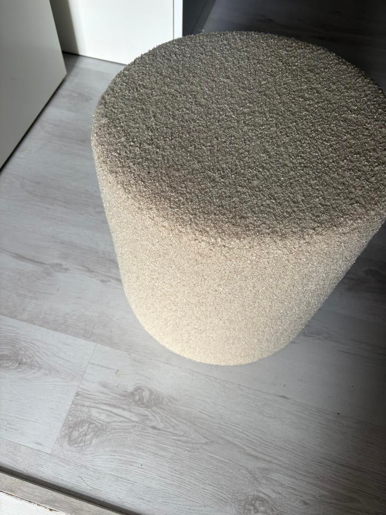 Teddy creme poef, Huis en Inrichting, Banken | Voetenbanken en Poefen, Ophalen of Verzenden, Gebruikt, Rond, Minder dan 50 cm