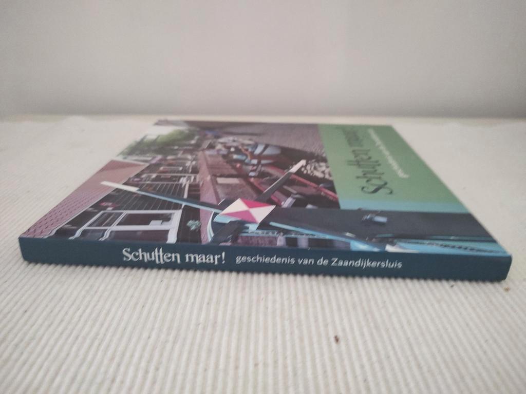 SCHUTTEN MAAR! geschiedenis vd Zaandijker sluis, 20e eeuw of later, Ophalen of Verzenden, Zo goed als nieuw, Dirk Kerssens