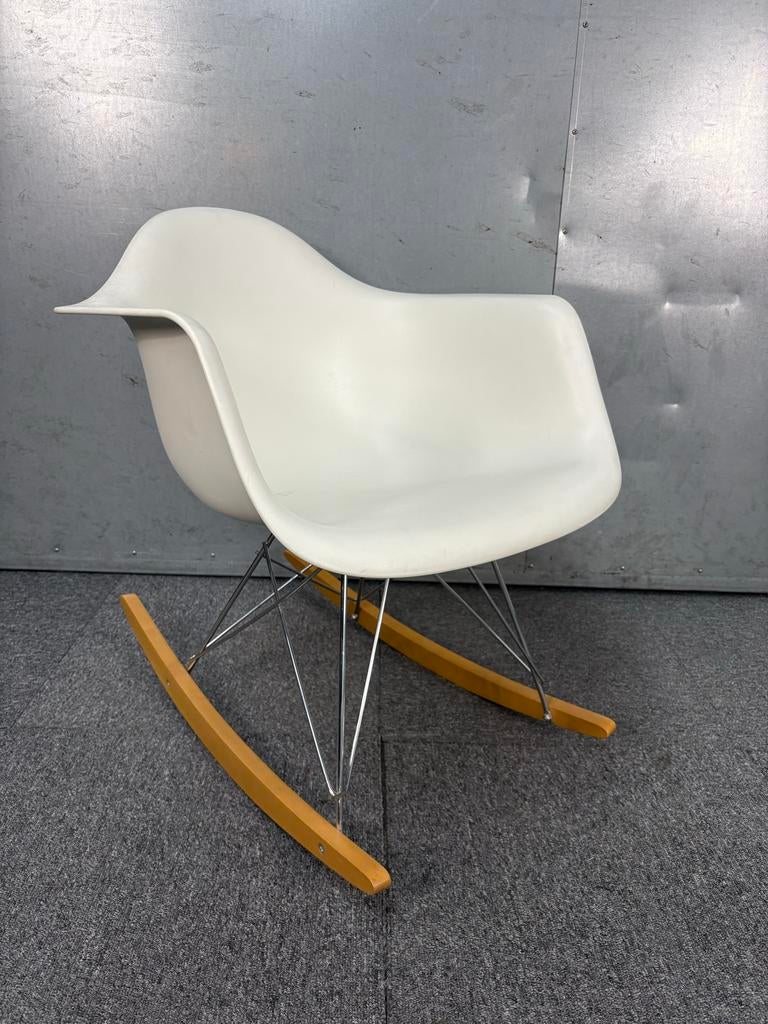 Vitra Eames RAR Schommelstoel - Design Klassieker, Wit, Ophalen of Verzenden, Gnr trading, Eén