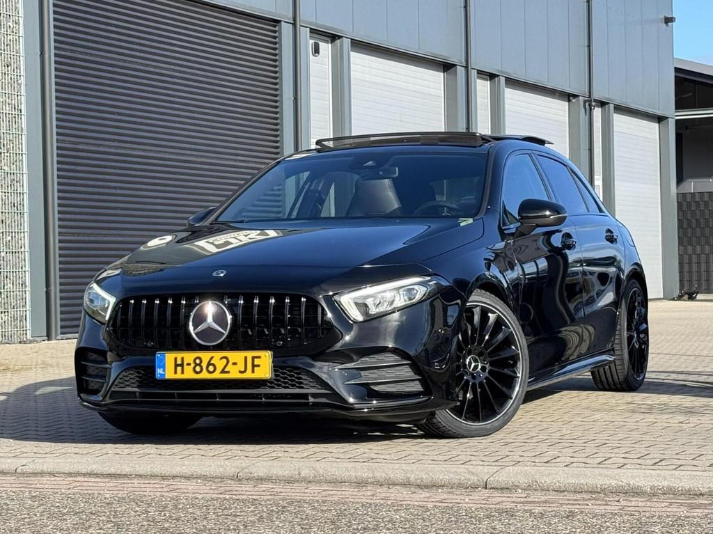 Mercedes A-klasse 180 AMG|Pano|Ambient Lights|Night|CarPlay|, 136 pk, Gebruikt, 4 cilinders, Zwart