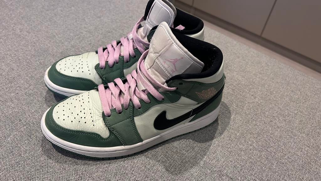 Air Jordan 1 Mid Dutch Green, Ophalen of Verzenden, Groen, Sneakers of Gympen, Zo goed als nieuw