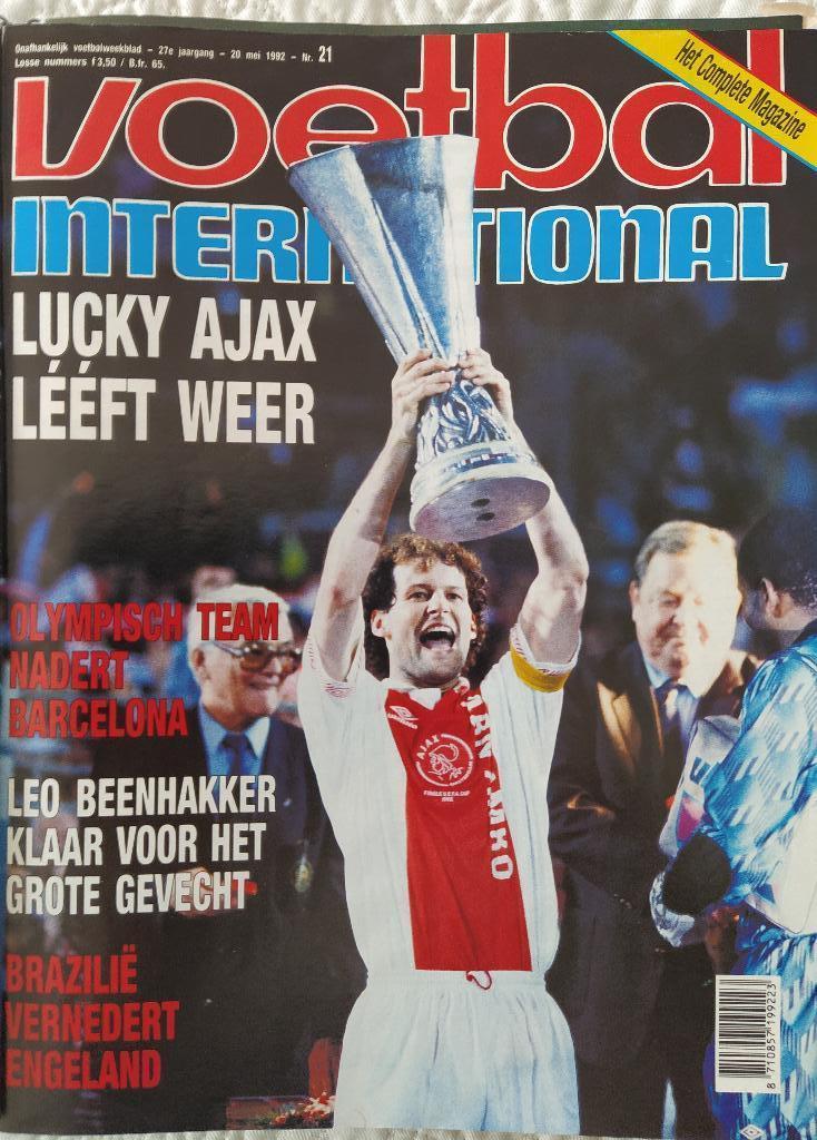 13 Historische Voetbalmagazines in Verzamelband, Verzenden, Zo goed als nieuw, Sport en Vrije tijd