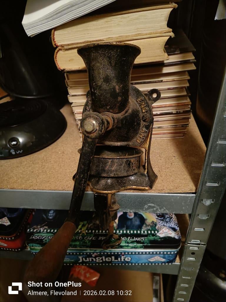 Engelse wandplank koffiemolen, Ophalen of Verzenden