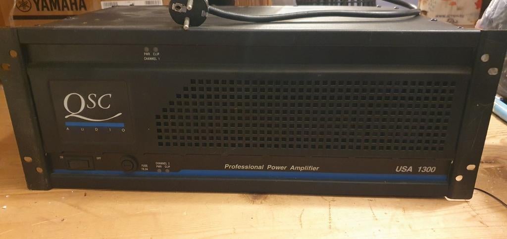 QSC USA 1300 Versterker - Professionele Audio Krachtpatser, Audio, Tv en Foto, Versterkers en Receivers, Gebruikt, Ophalen