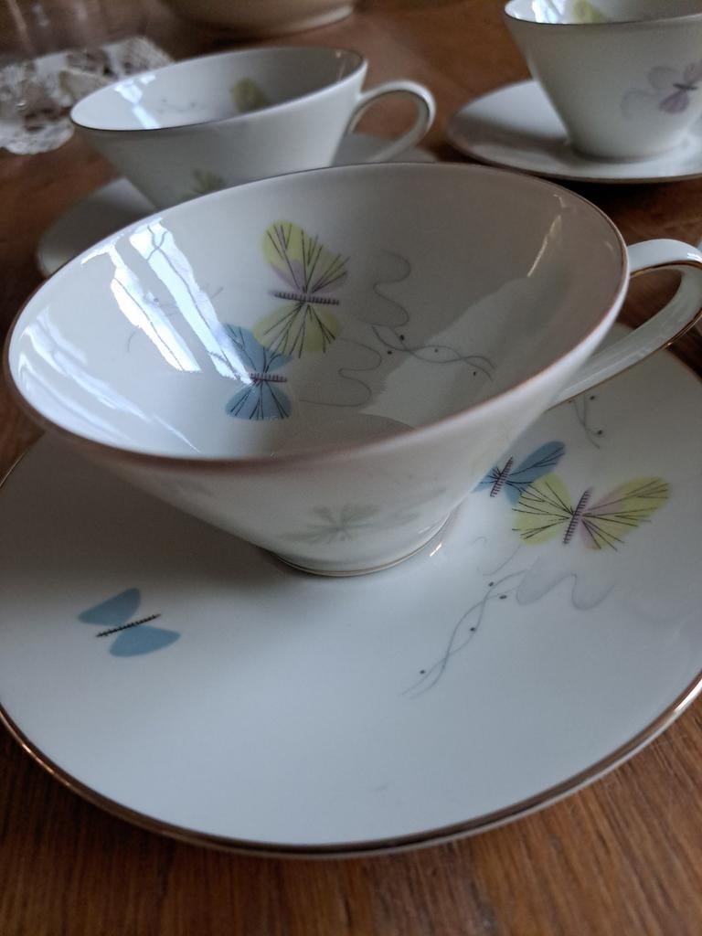 Vintage Kopjes en Schotels met Vlinder Design - 6 stuks, Gebruikt, Ophalen of Verzenden, Overige stijlen, Kop(pen) en/of Schotel(s)