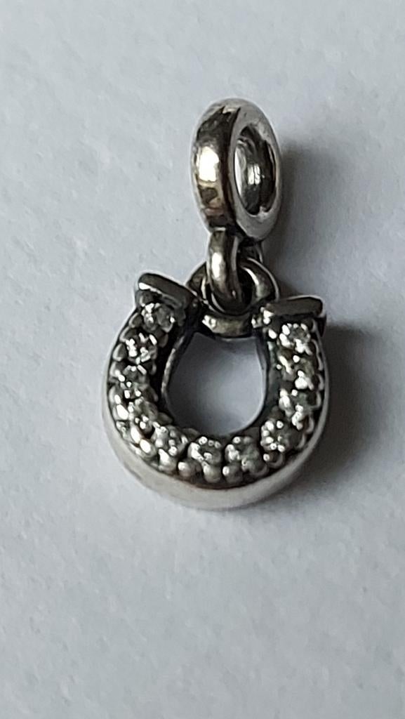 Originele Pandora Essence Me bedeltje hoefijzer strass, Sieraden, Tassen en Uiterlijk, Bedels, Pandora, Ophalen of Verzenden, Zo goed als nieuw