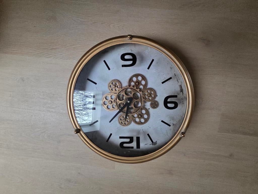 Gouden Klok met Draaiende Wielen - 46 cm, Ophalen